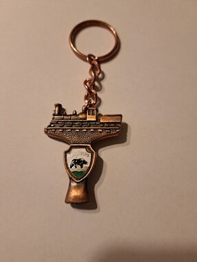 New Vintage Gatlinburg Bear Train Keychain Railroad Souvenir Tennessee Key Ring